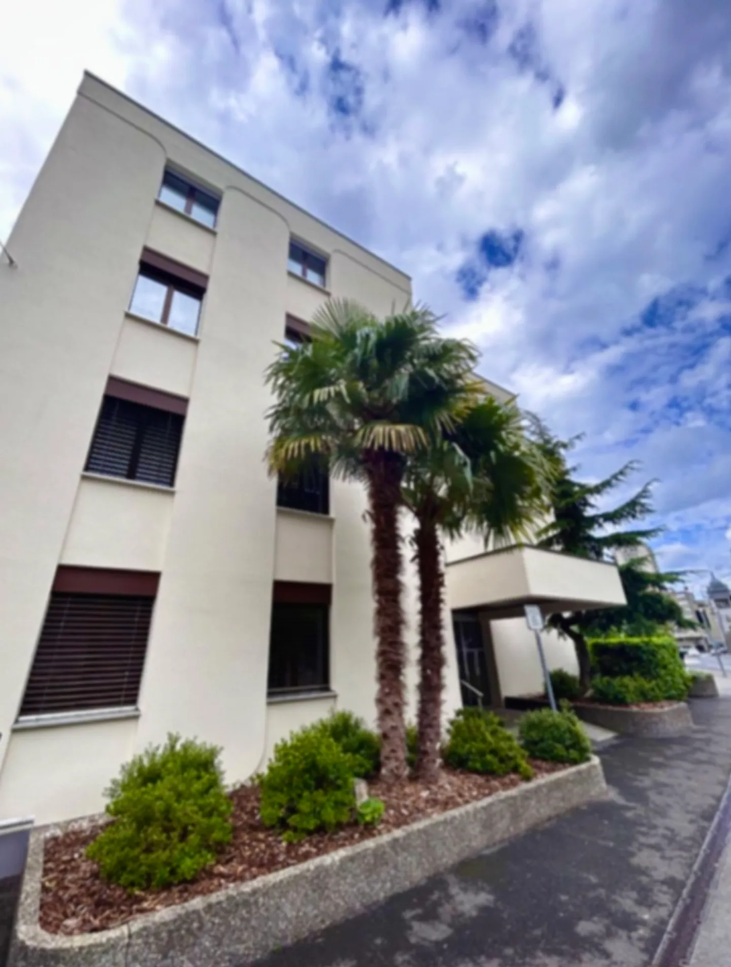 For sale 2.5 rooms, 57 m2, lake view first line, loggia 22 m - Photo 1 of 7