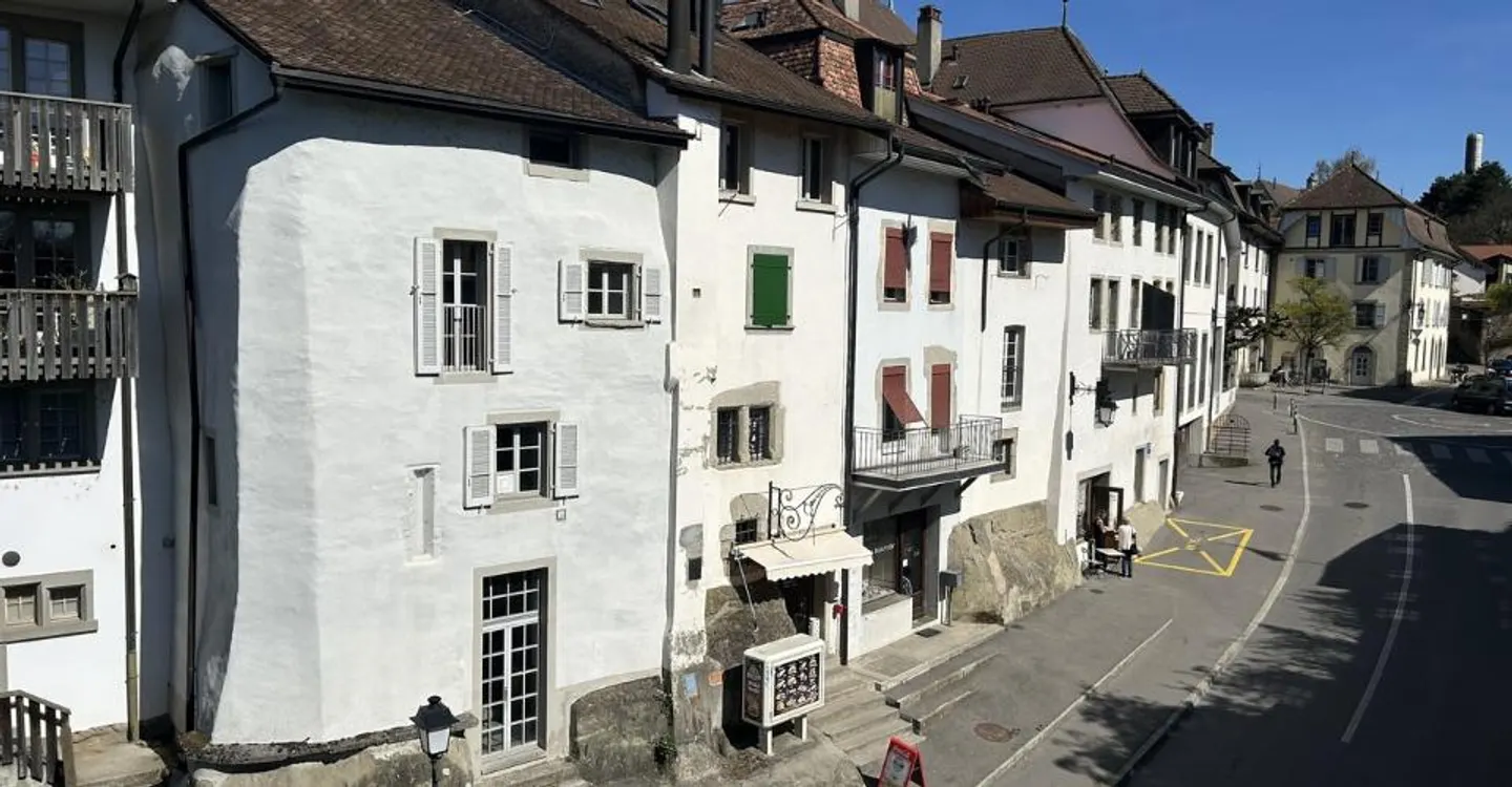 Au coeur d'Estavayer-le-Lac Maison villageoise de 6 pièces A rénover - Foto 2 von 11