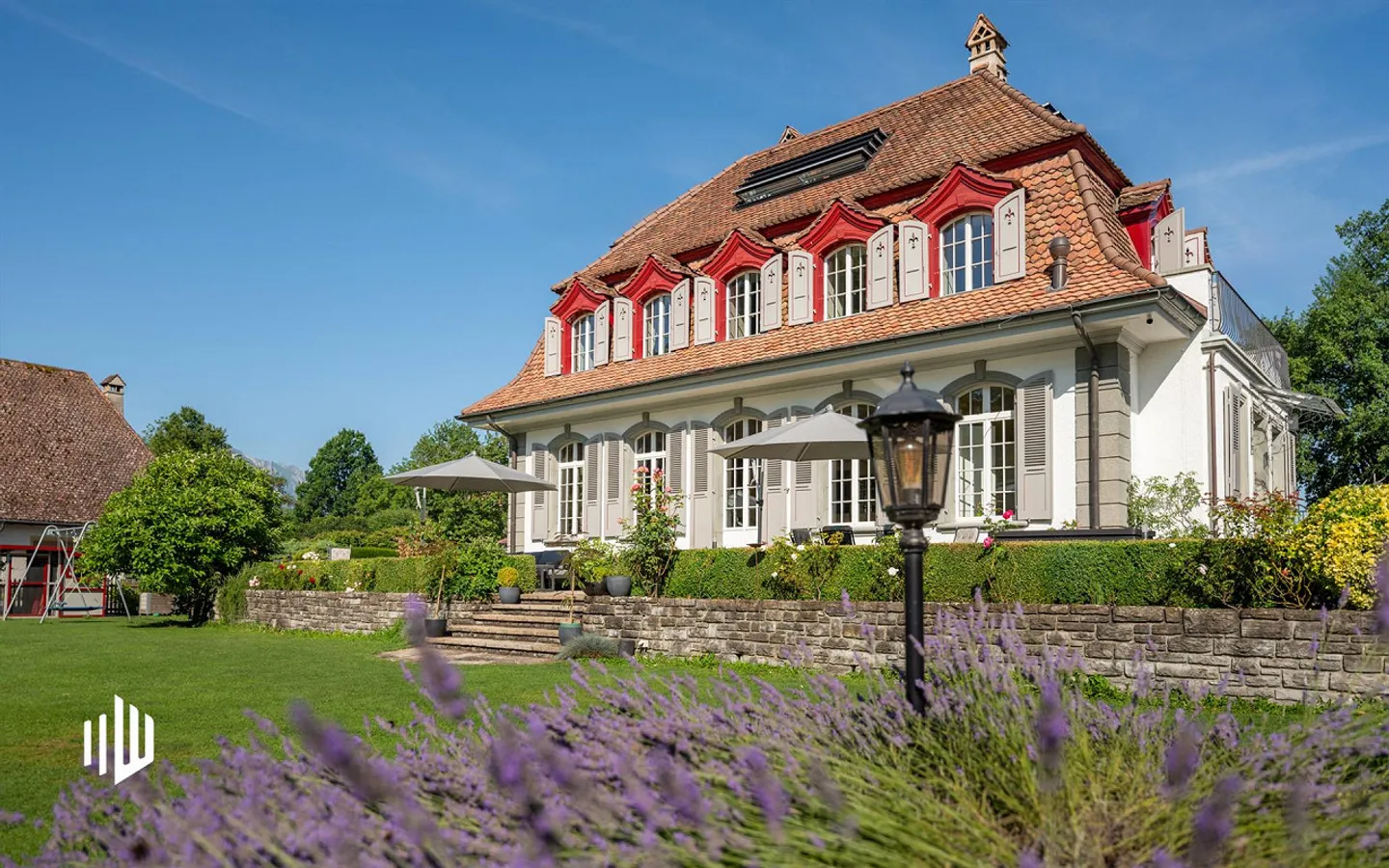 ImmoWyss - Villa néo-baroque avec dépendance, pavillon et accès au lac - Photo 1 sur 12
