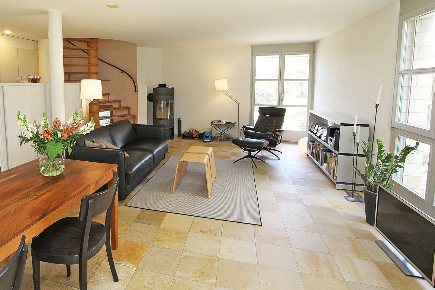 Proprietà di 7½ stanze con appartamento annesso autonomo - tanto spazio per essere felici! - Foto 16 di 18