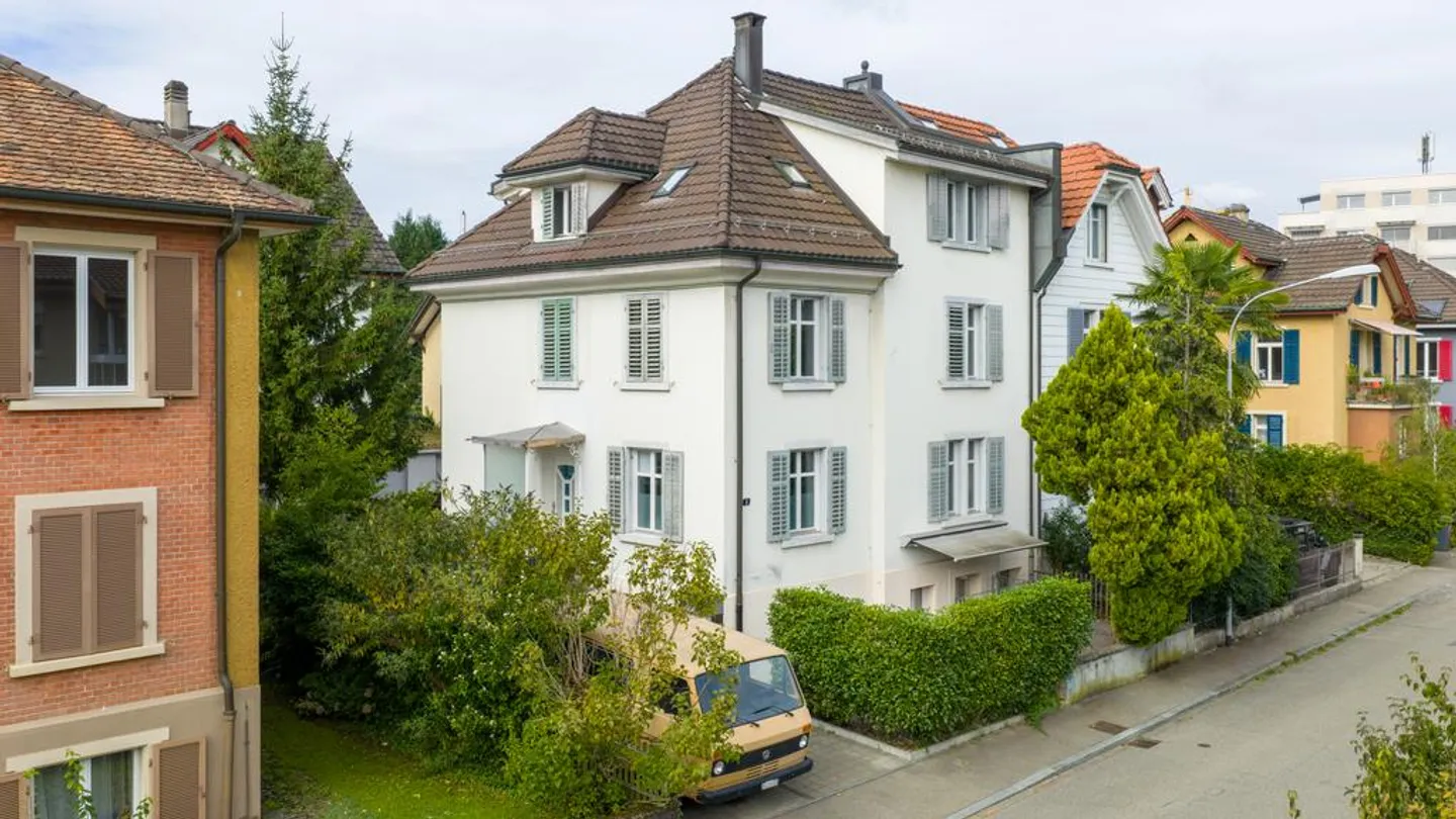 Helle Dachwohnung in Altstetten - Foto 1 von 5