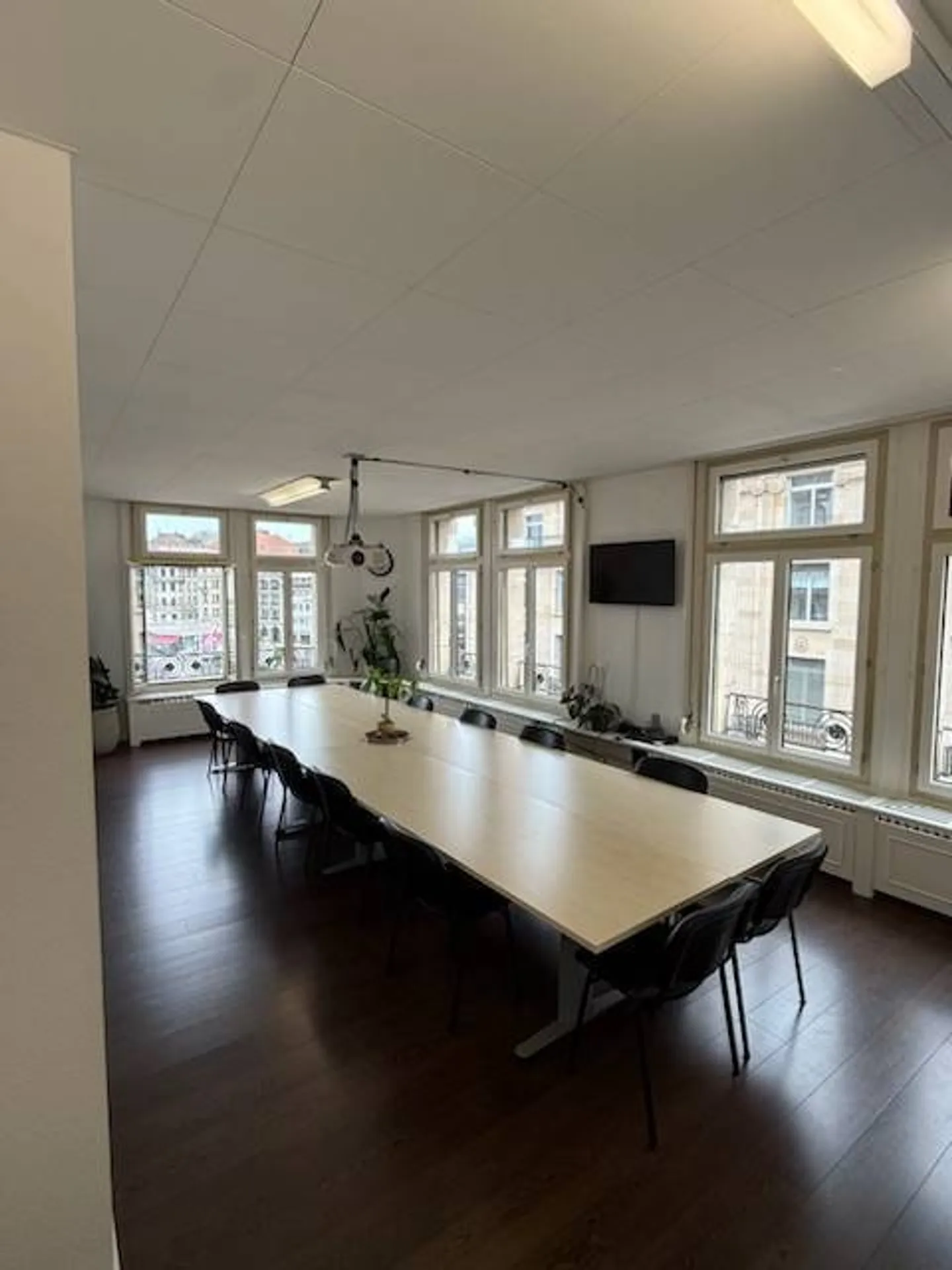 PRESTIGIOUS OFFICES IN THE CENTER OF LAUSANNE - Photo 1 of 5