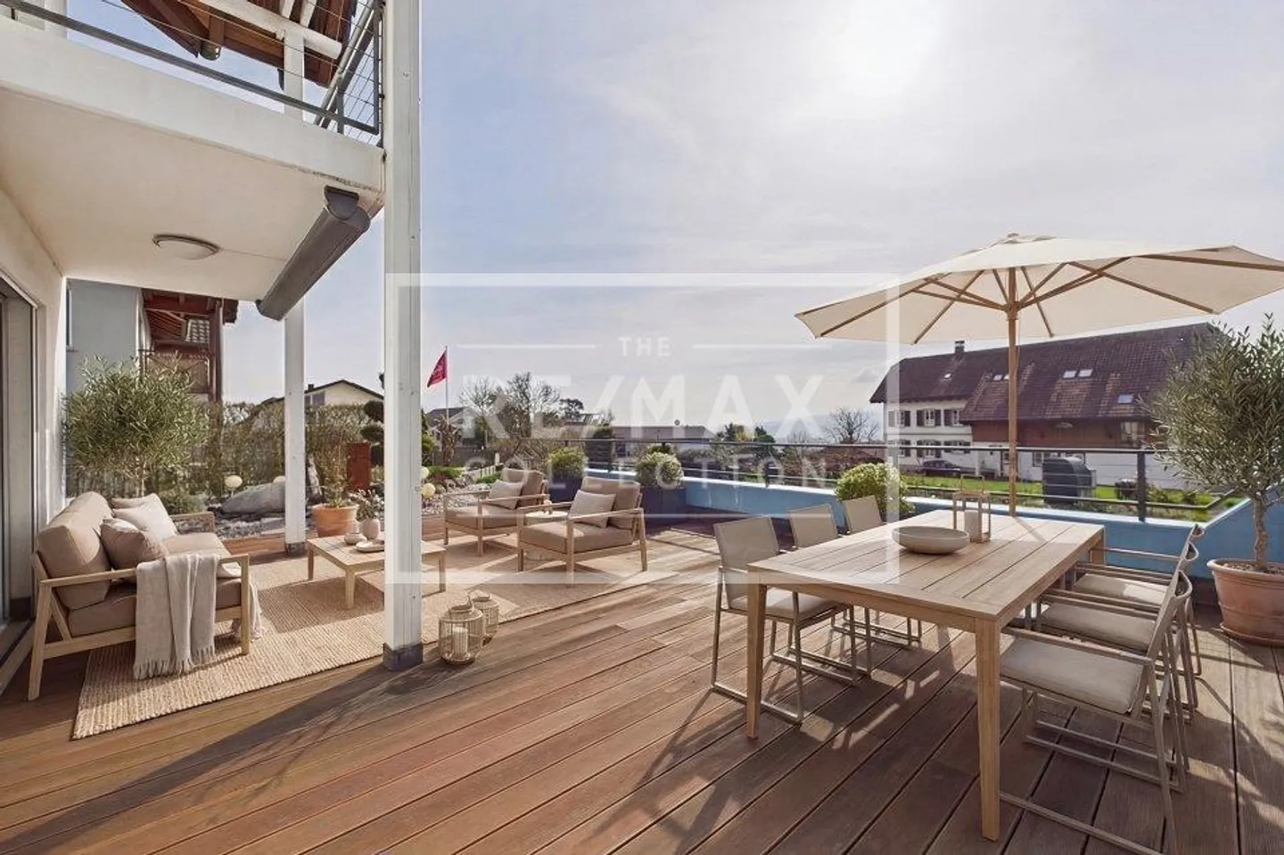 Maison individuelle jumelée spacieuse avec véranda et terrasse ensoleillée - Photo 1 sur 13