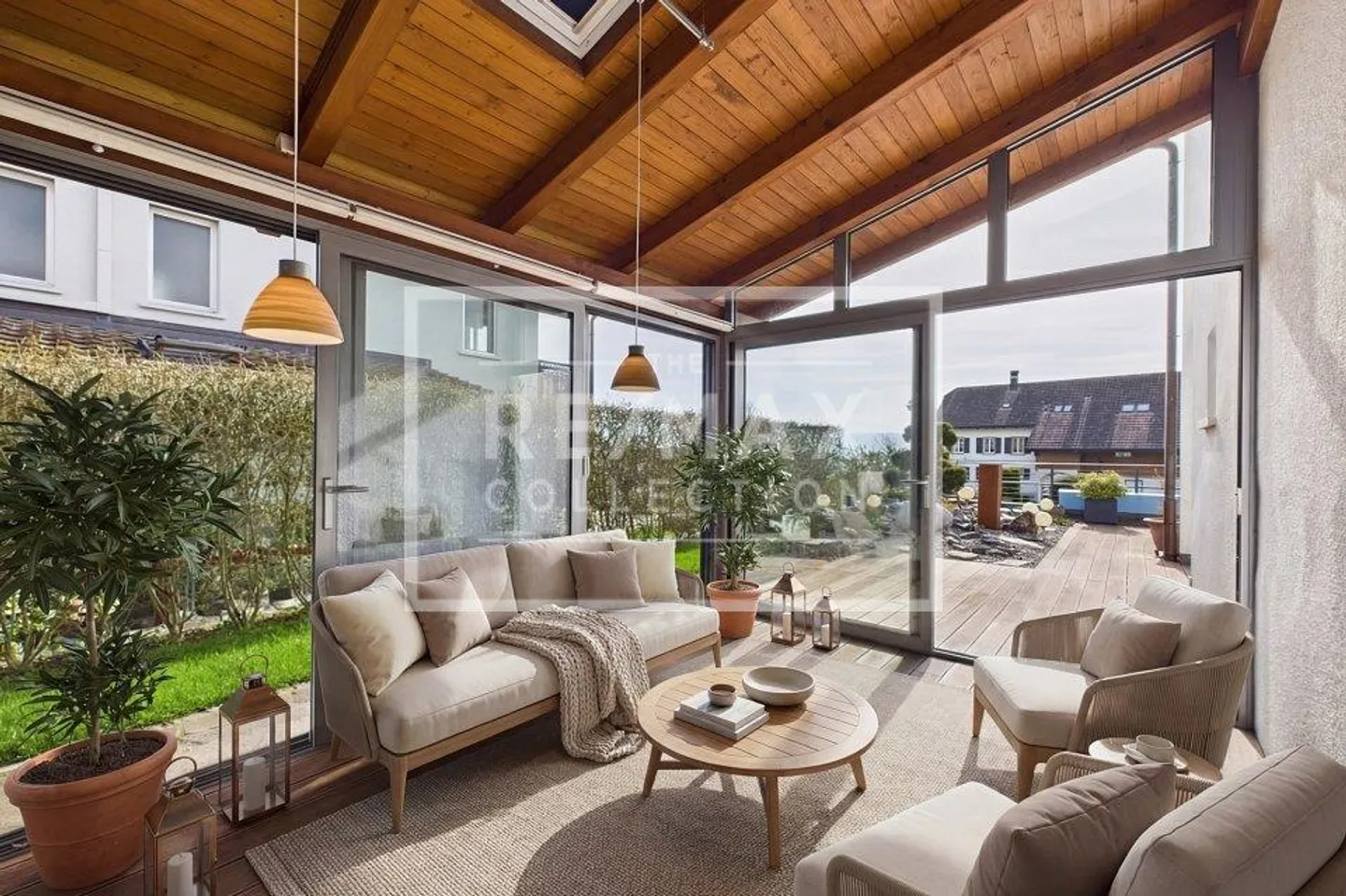 Maison individuelle jumelée spacieuse avec véranda et terrasse ensoleillée - Photo 4 sur 13