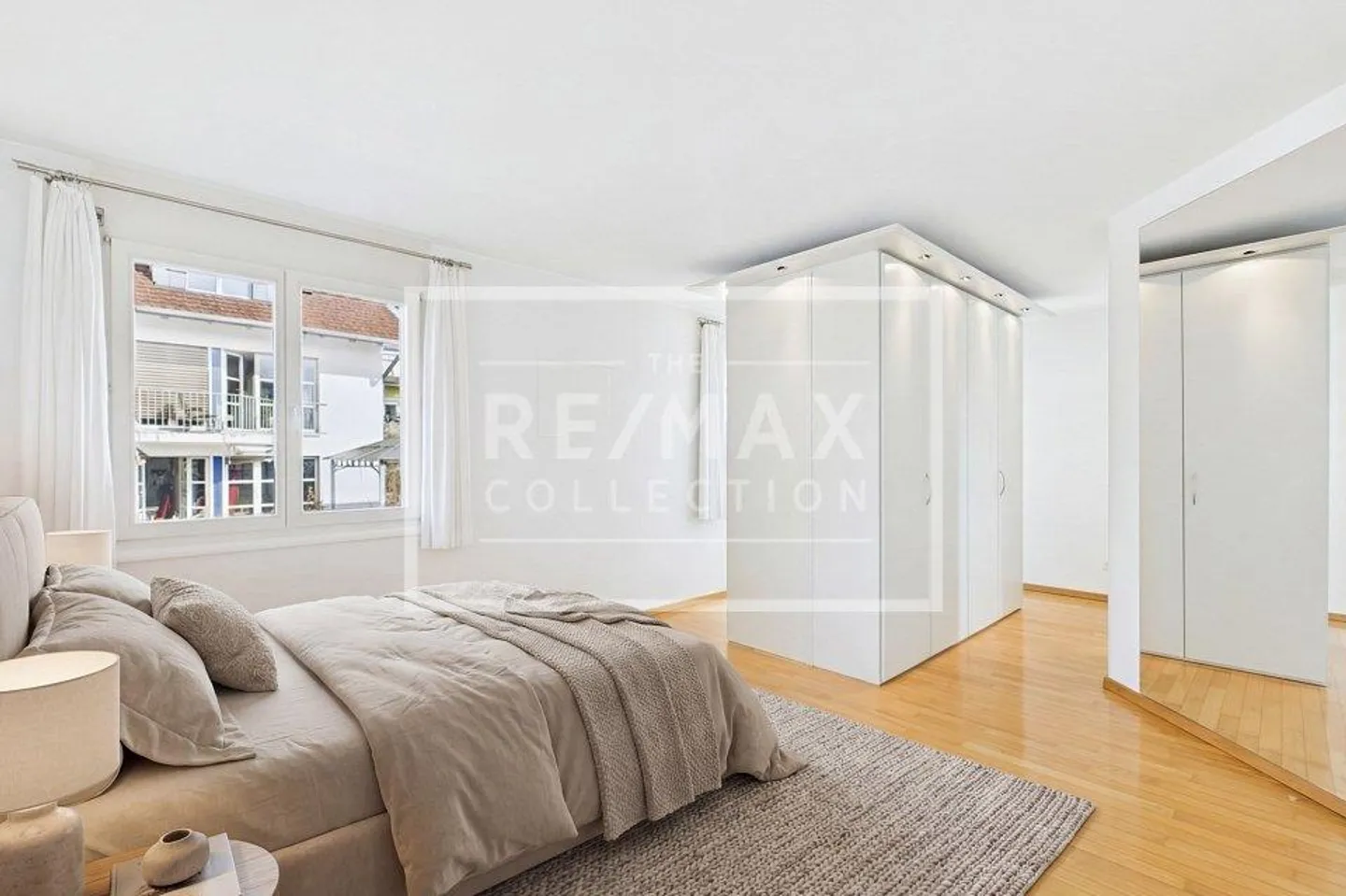 Maison individuelle jumelée spacieuse avec véranda et terrasse ensoleillée - Photo 6 sur 13