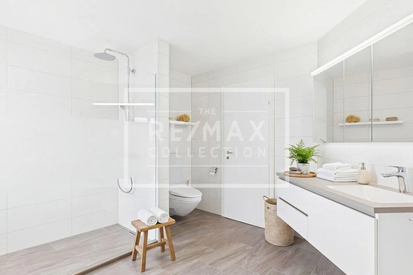 Maison individuelle jumelée spacieuse avec véranda et terrasse ensoleillée - Photo 7 sur 13