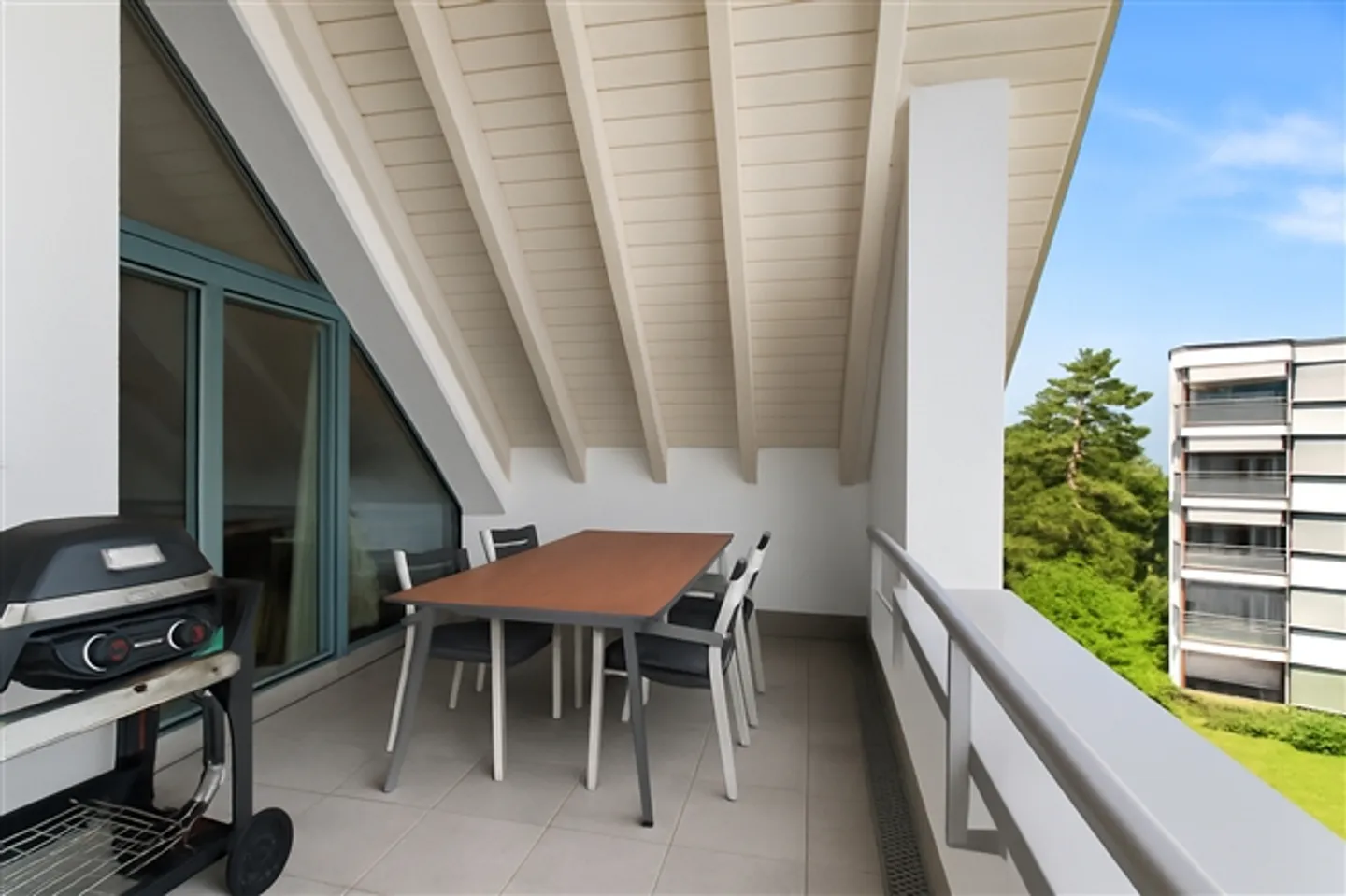 Exclusive living – 3.5-room apartment with private lift access - Photo 1 of 15