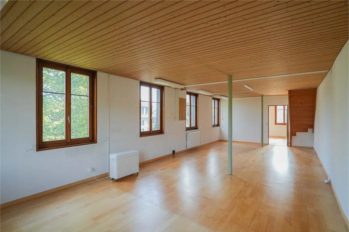 Spazio commerciale di 77 m2 in una posizione commerciale ideale - Foto 2 di 7