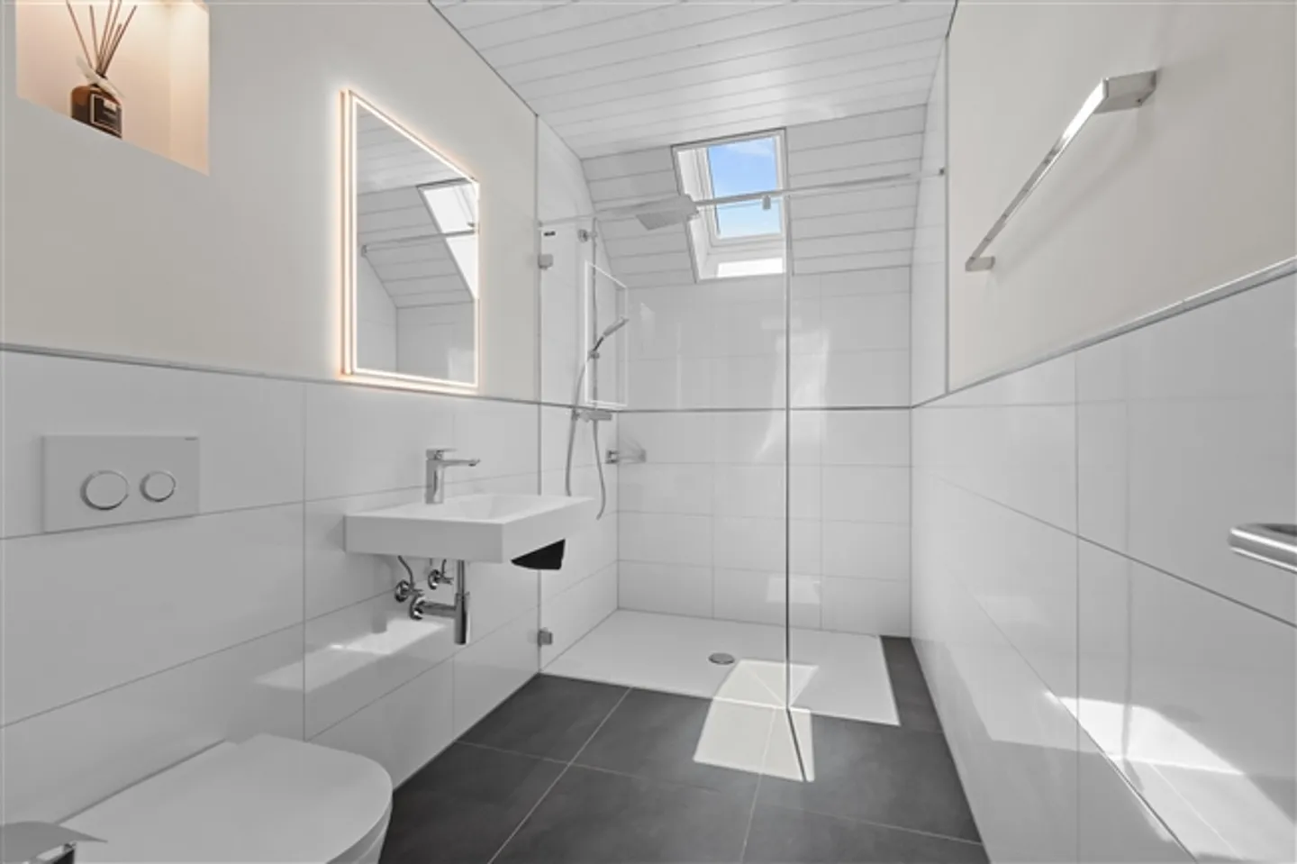 Exclusive living – 3.5-room apartment with private lift access - Photo 12 of 15