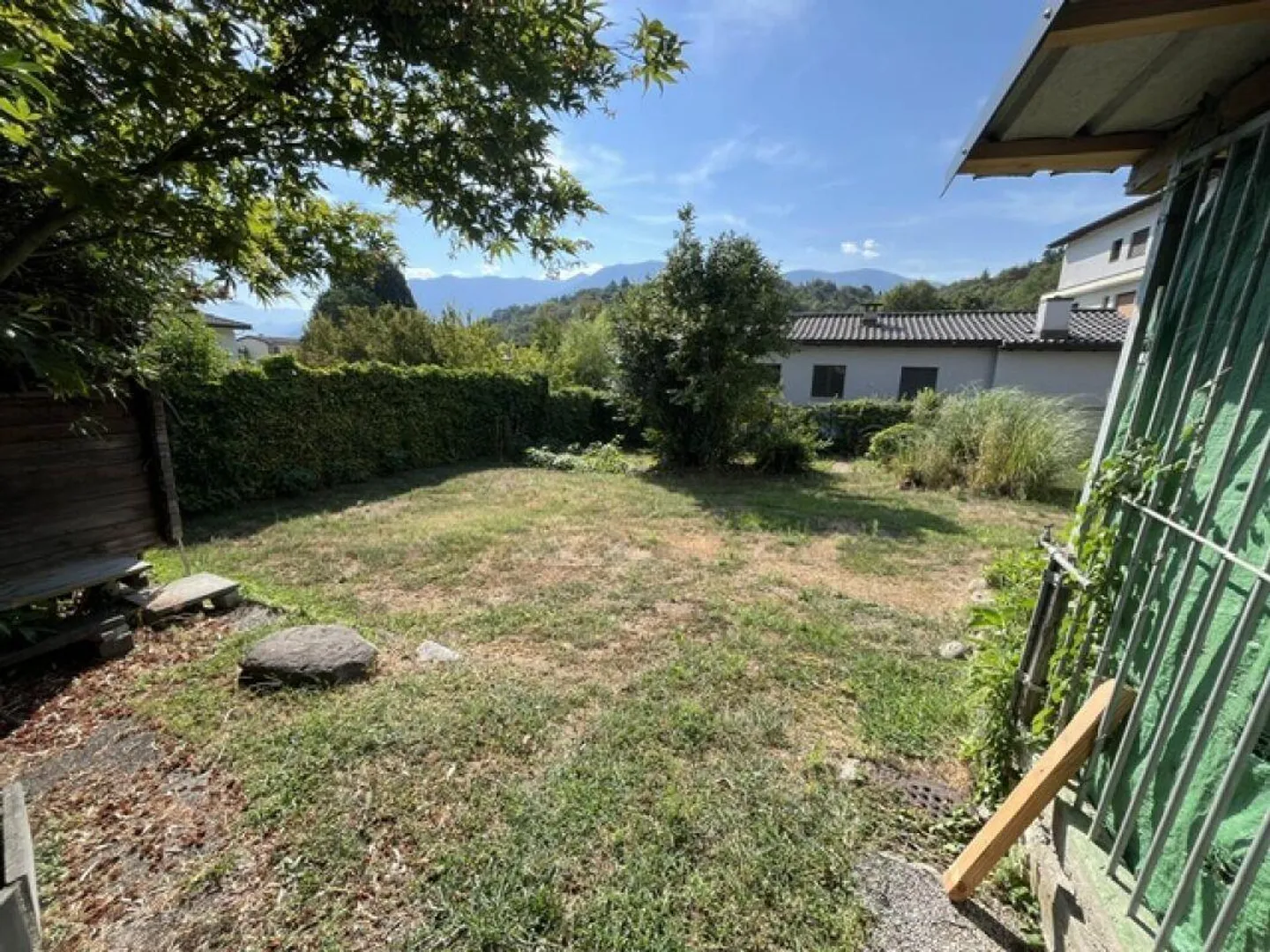LOSONE - house to renovate with buildable garden - Photo 2 of 3
