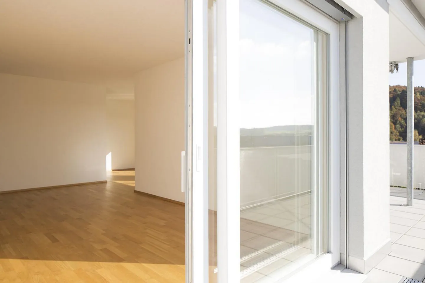 Penthouse apartment in a family-friendly residential area - Photo 3 of 11