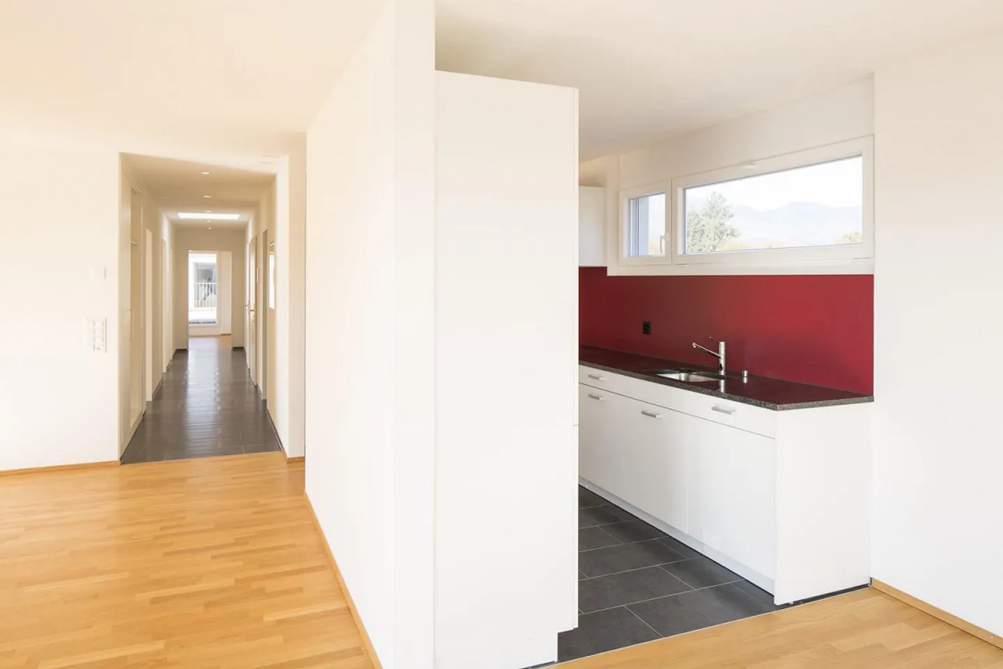 Penthouse apartment in a family-friendly residential area - Photo 6 of 11