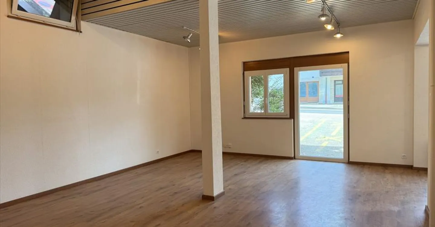 Espace Commercial Polyvalent 122m² - Photo 3 sur 13