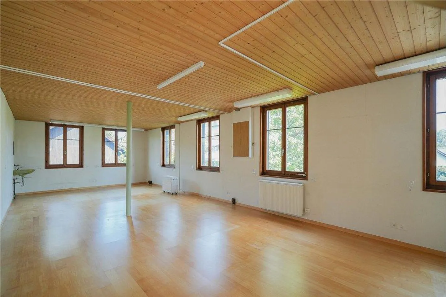 Spazio commerciale di 77 m2 in una posizione commerciale ideale - Foto 4 di 7