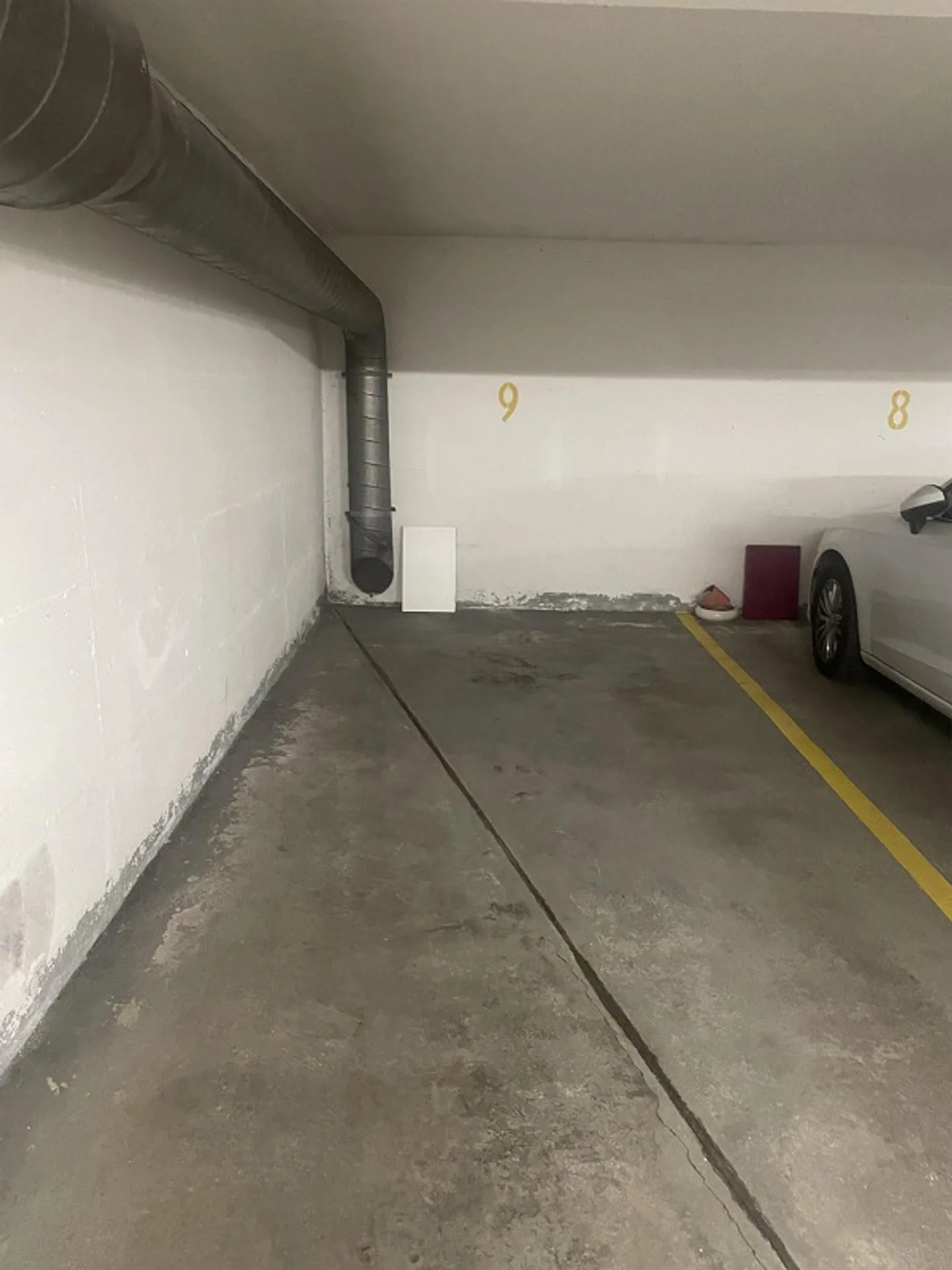 Place de parking dans le garage souterrain avec ouvre-porte à distance - Photo 1 sur 1