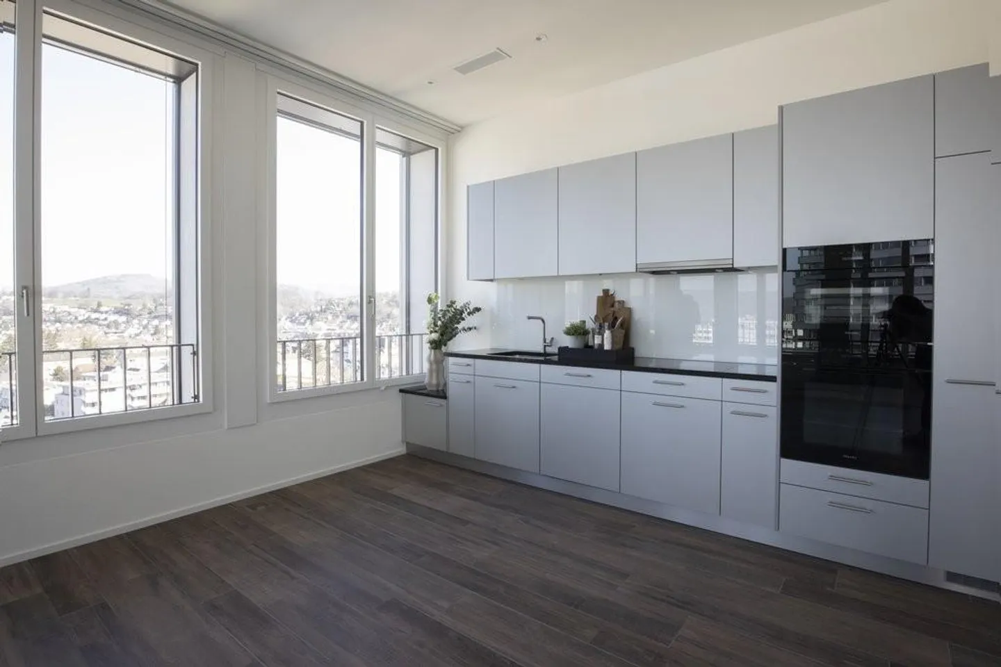 Vivere al 10° piano - Altezza della stanza di 3,5 metri - Foto 2 di 7