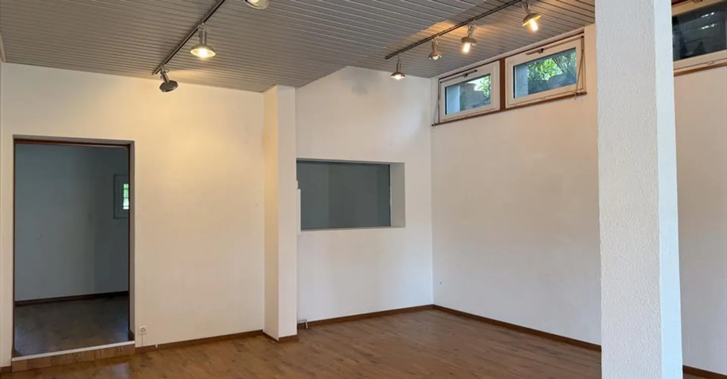 Espace Commercial Polyvalent 122m² - Photo 2 sur 13