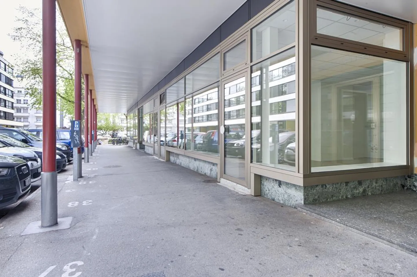 Proximity to Biel Main Station: Retail Space 34m2 - Photo 2 of 5