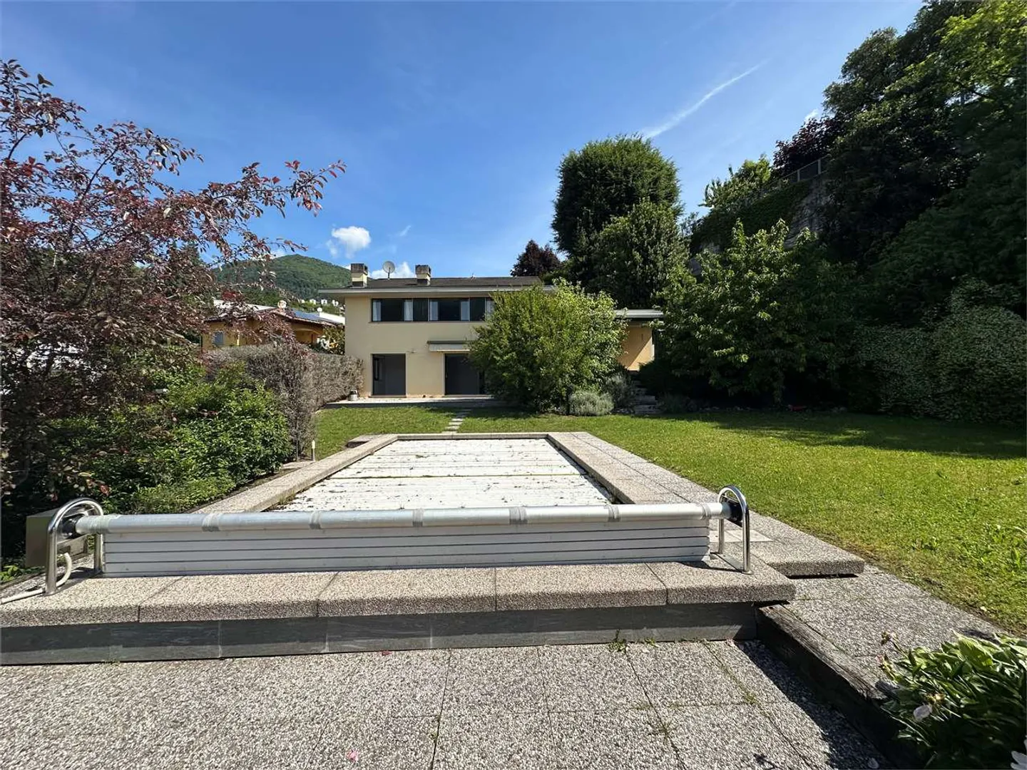 Prächtige Einfamilien-Villa mit Pool in Morbio Inferiore, exklusiv - Photo 3 of 13