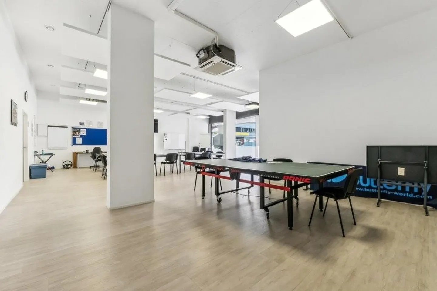 Attractive retail space for rent directly at the train station! - Photo 6 of 9