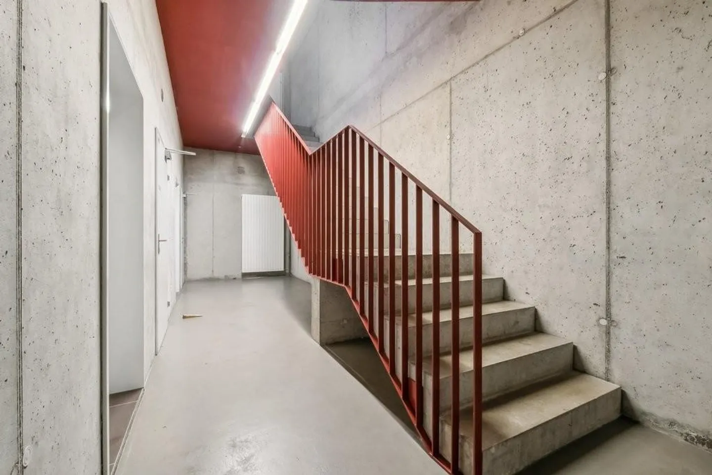 Attractive retail space for rent directly at the train station! - Photo 8 of 9