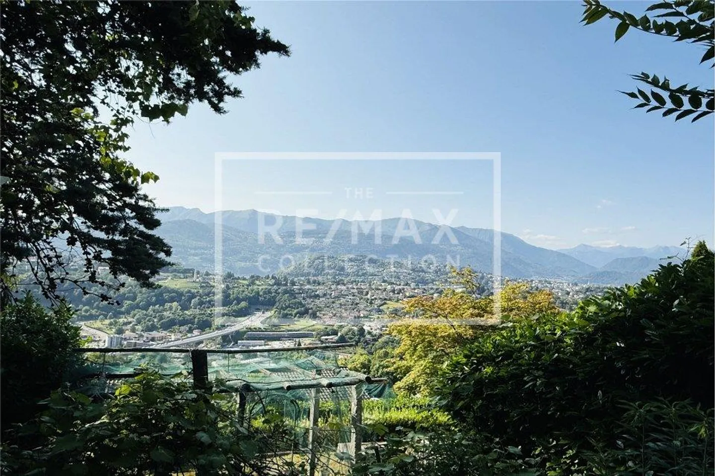 Lugano - Grande terreno edificabile nel verde | Lugano - Grosses, bebaubares Grundstück im Grünen  Atemberaubende Aussicht! - Foto 3 von 9