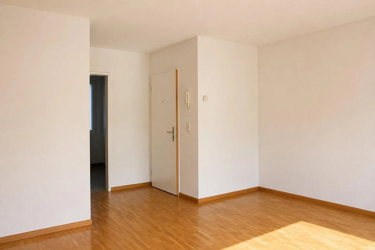 Appartement lumineux dans un endroit central à Oberwil - Photo 2 sur 9