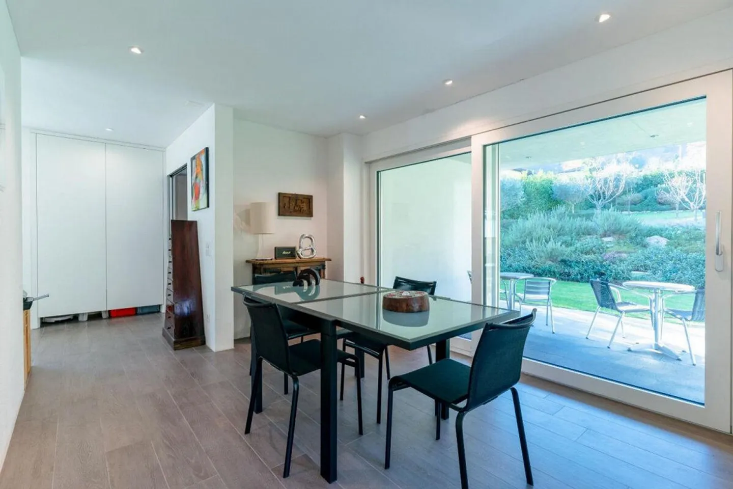 Casa Moderna con Tre Appartamenti, Grande Terreno e Ruscello Privat... - Foto 3 di 6