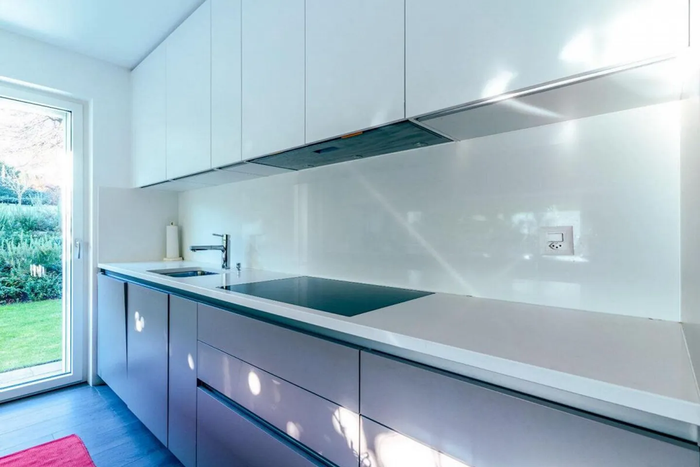 Casa Moderna con Tre Appartamenti, Grande Terreno e Ruscello Privat... - Foto 4 di 6