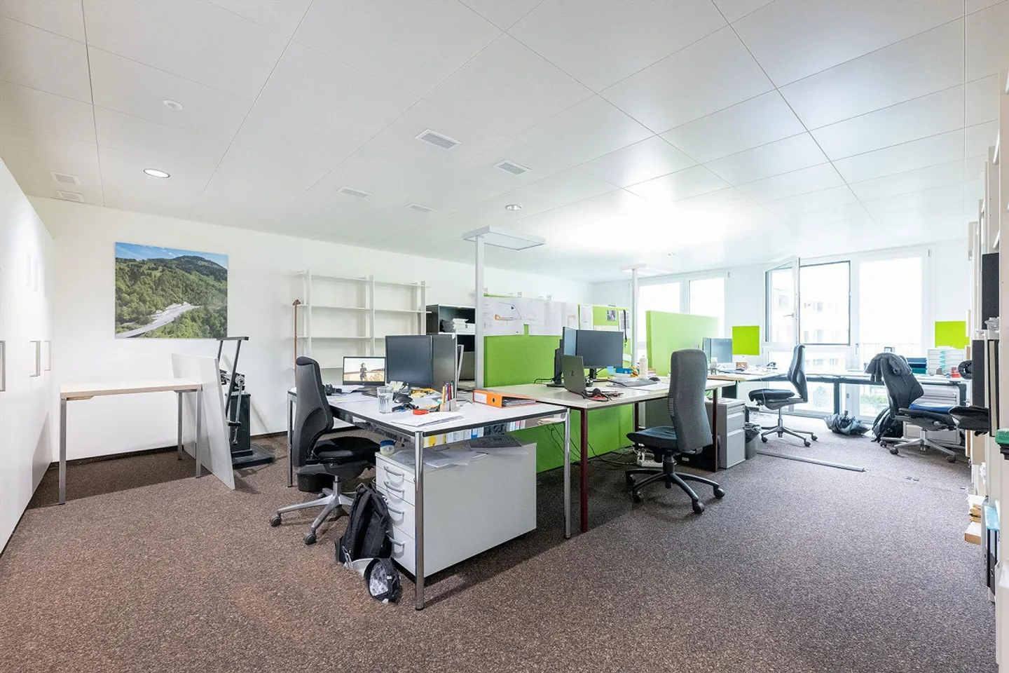 Bureaux ou salles de pratique modernes et lumineux au cœur de Brunnen - Photo 4 sur 10