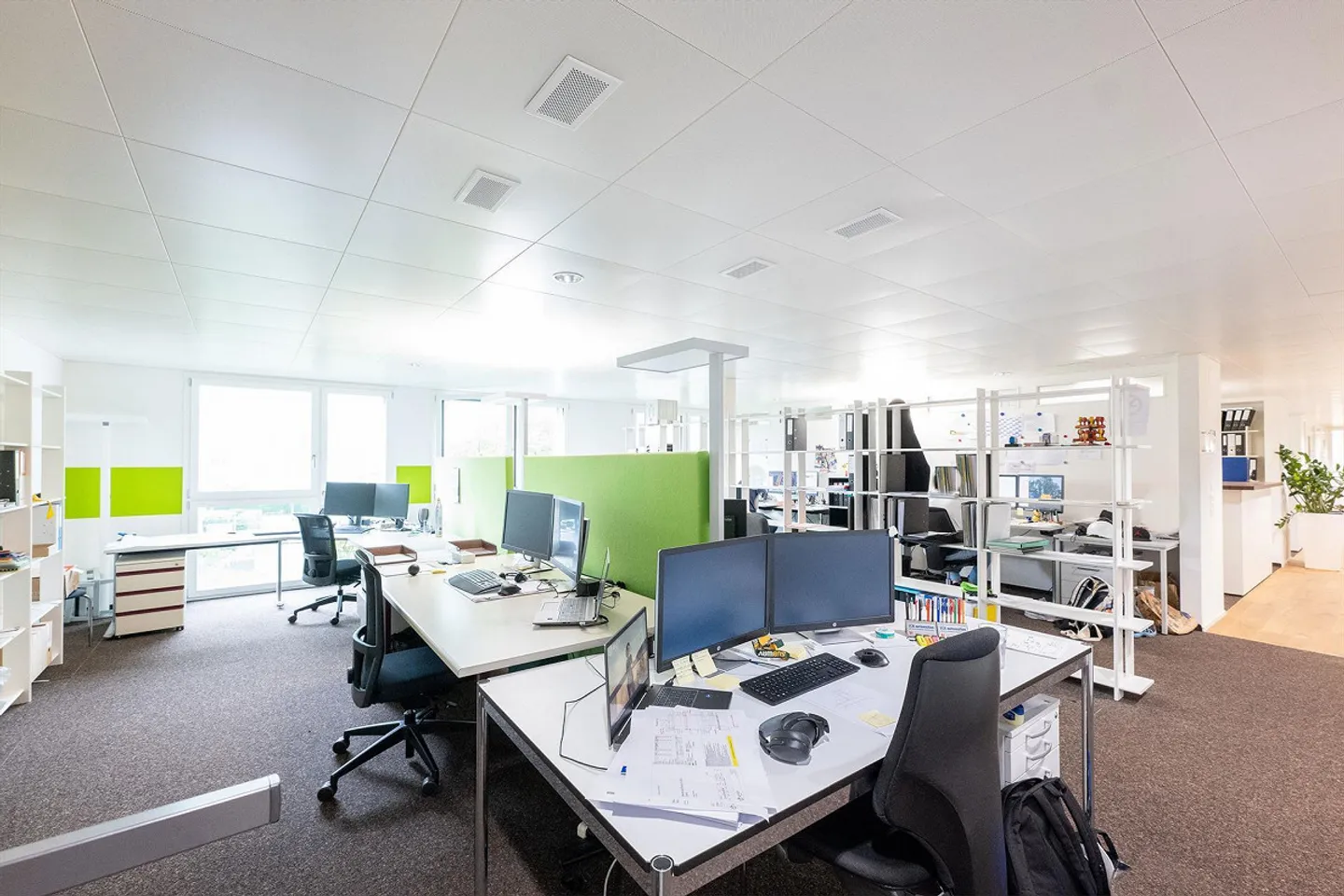 Bureaux ou salles de pratique modernes et lumineux au cœur de Brunnen - Photo 1 sur 10