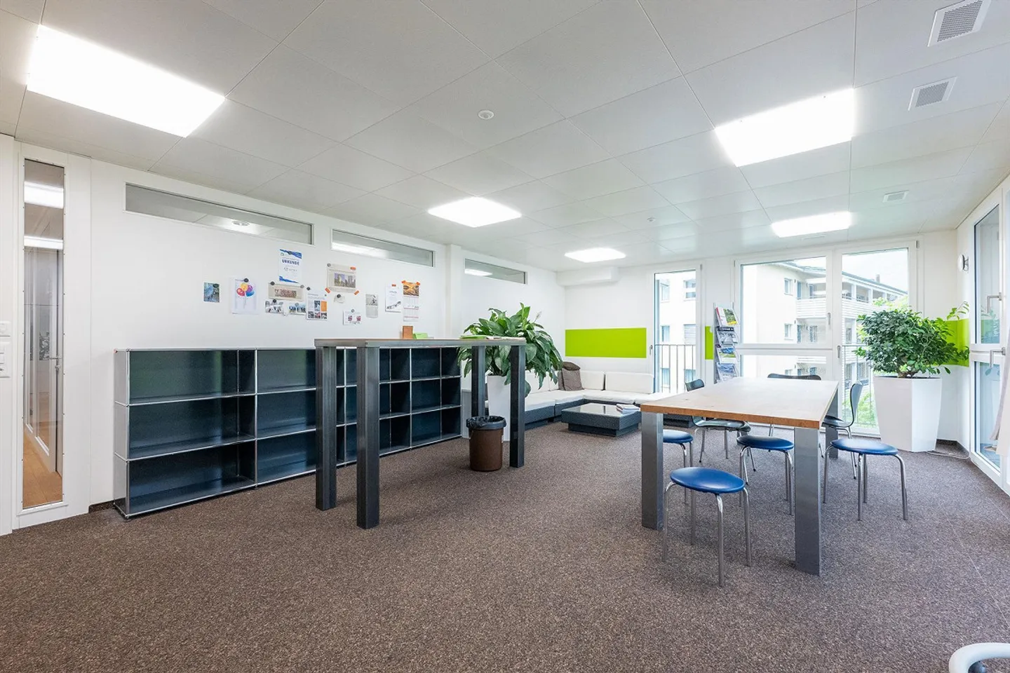 Bureaux ou salles de pratique modernes et lumineux au cœur de Brunnen - Photo 2 sur 10