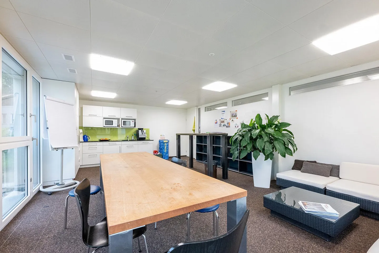 Bureaux ou salles de pratique modernes et lumineux au cœur de Brunnen - Photo 9 sur 10