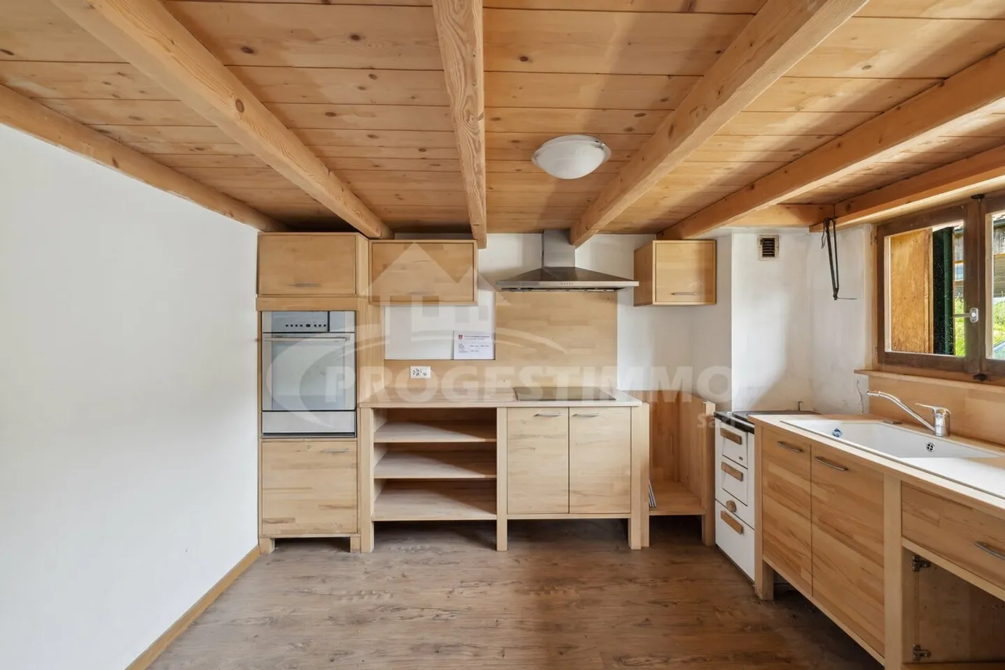 Historisches Chalet von 1767 mit großem Renovierungspotenzial - Foto 9 von 13