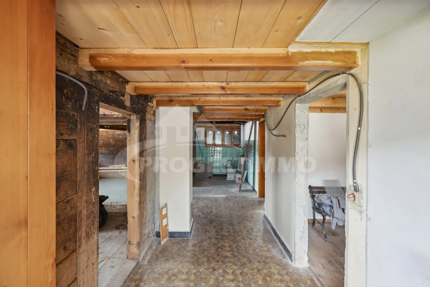 Historisches Chalet von 1767 mit großem Renovierungspotenzial - Foto 11 von 13