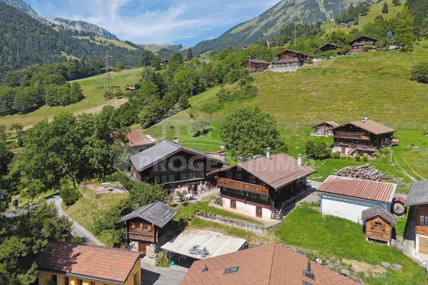 Historisches Chalet von 1767 mit großem Renovierungspotenzial - Foto 1 von 13