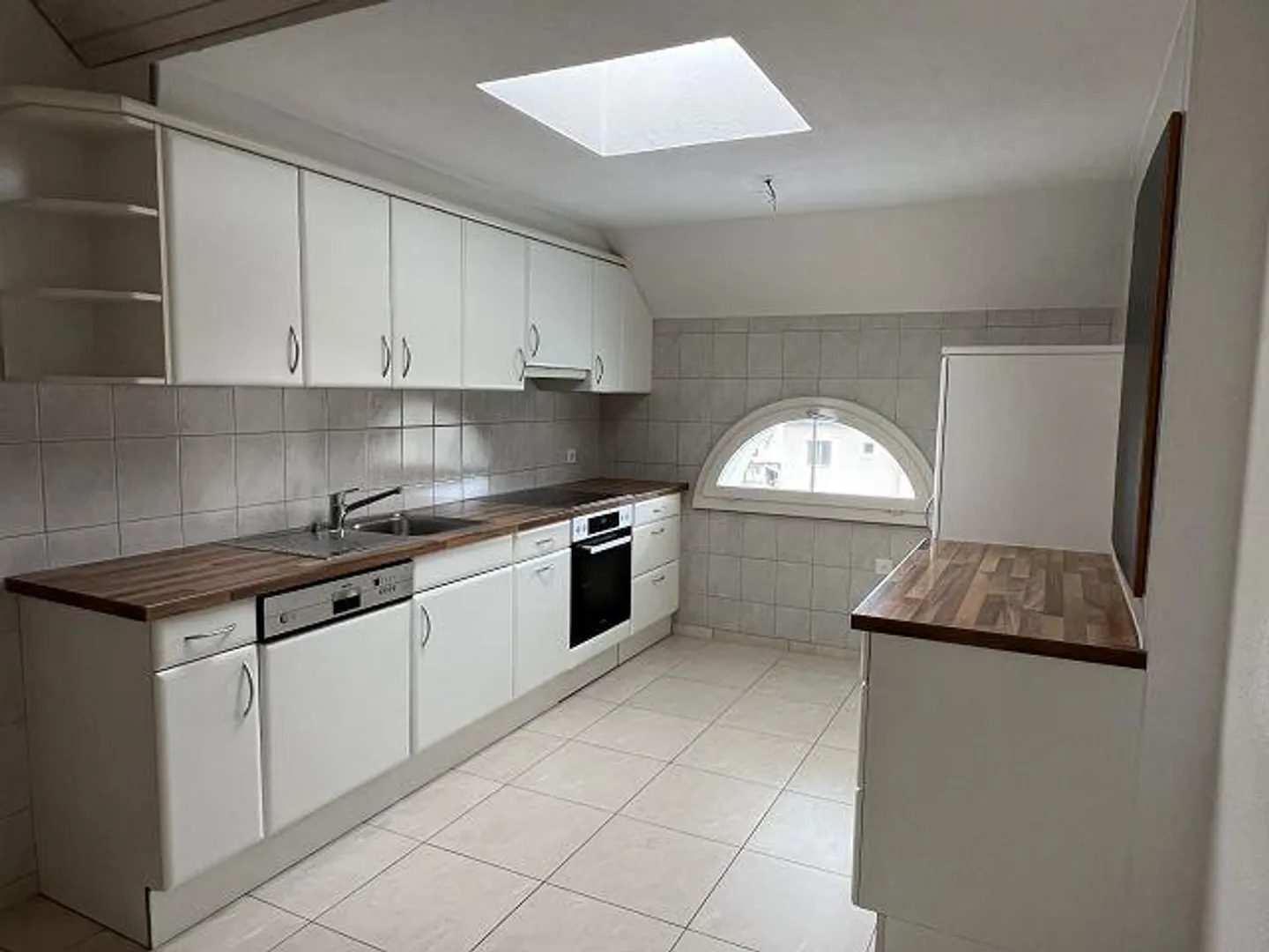 Appartamento attico 4.5 da sogno e luminoso in una posizione tranquilla - Foto 5 di 13