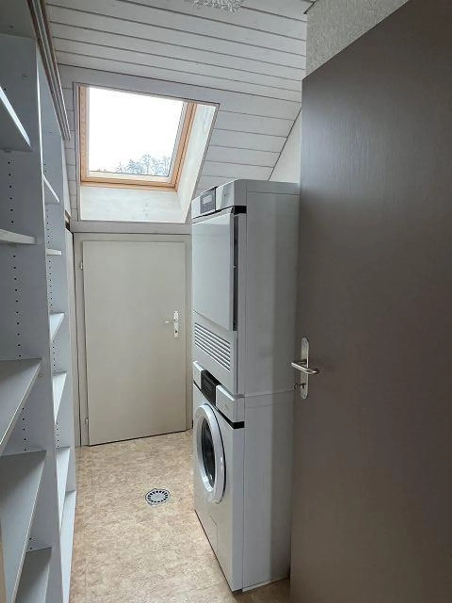 Appartamento attico 4.5 da sogno e luminoso in una posizione tranquilla - Foto 7 di 13