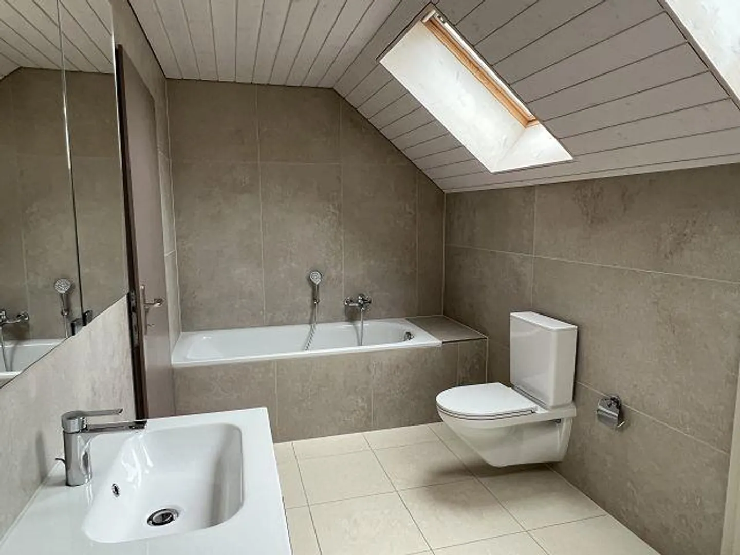 Appartamento attico 4.5 da sogno e luminoso in una posizione tranquilla - Foto 8 di 13