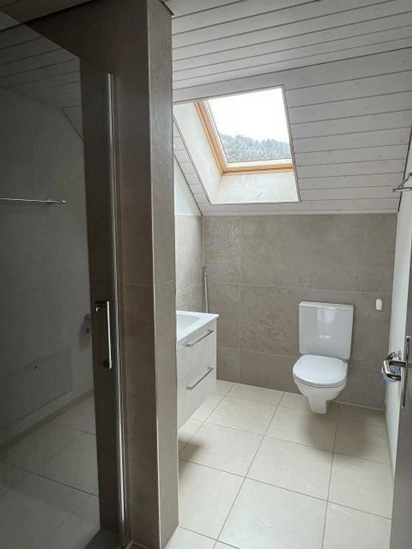 Appartamento attico 4.5 da sogno e luminoso in una posizione tranquilla - Foto 9 di 13