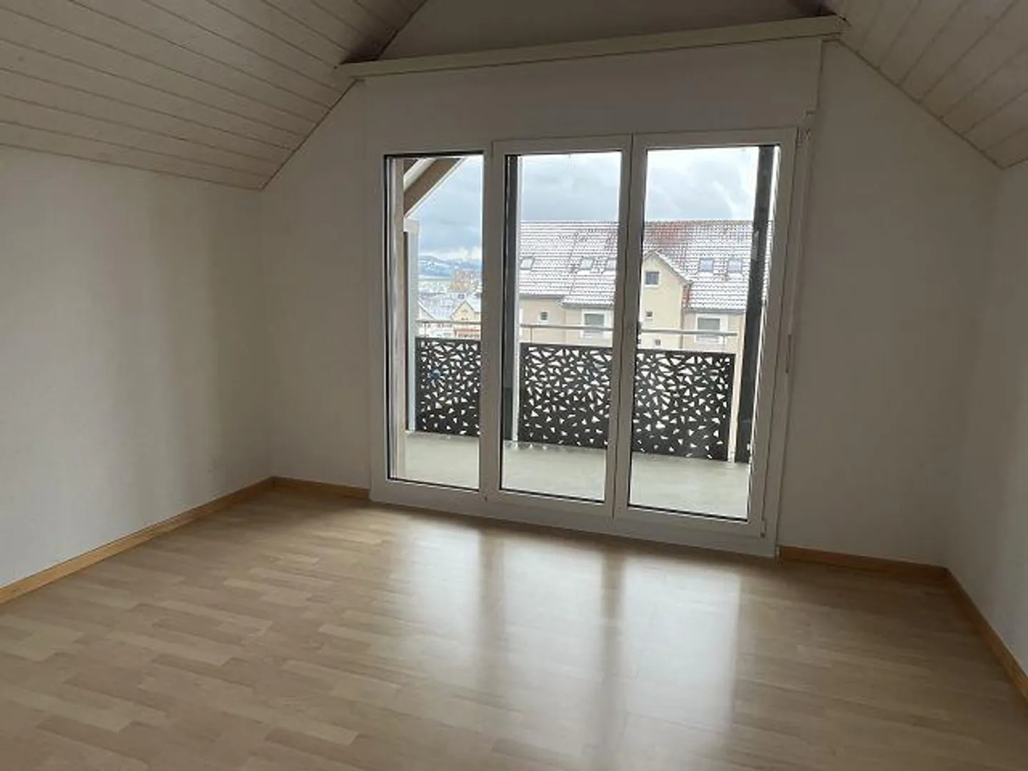 Appartamento attico 4.5 da sogno e luminoso in una posizione tranquilla - Foto 11 di 13