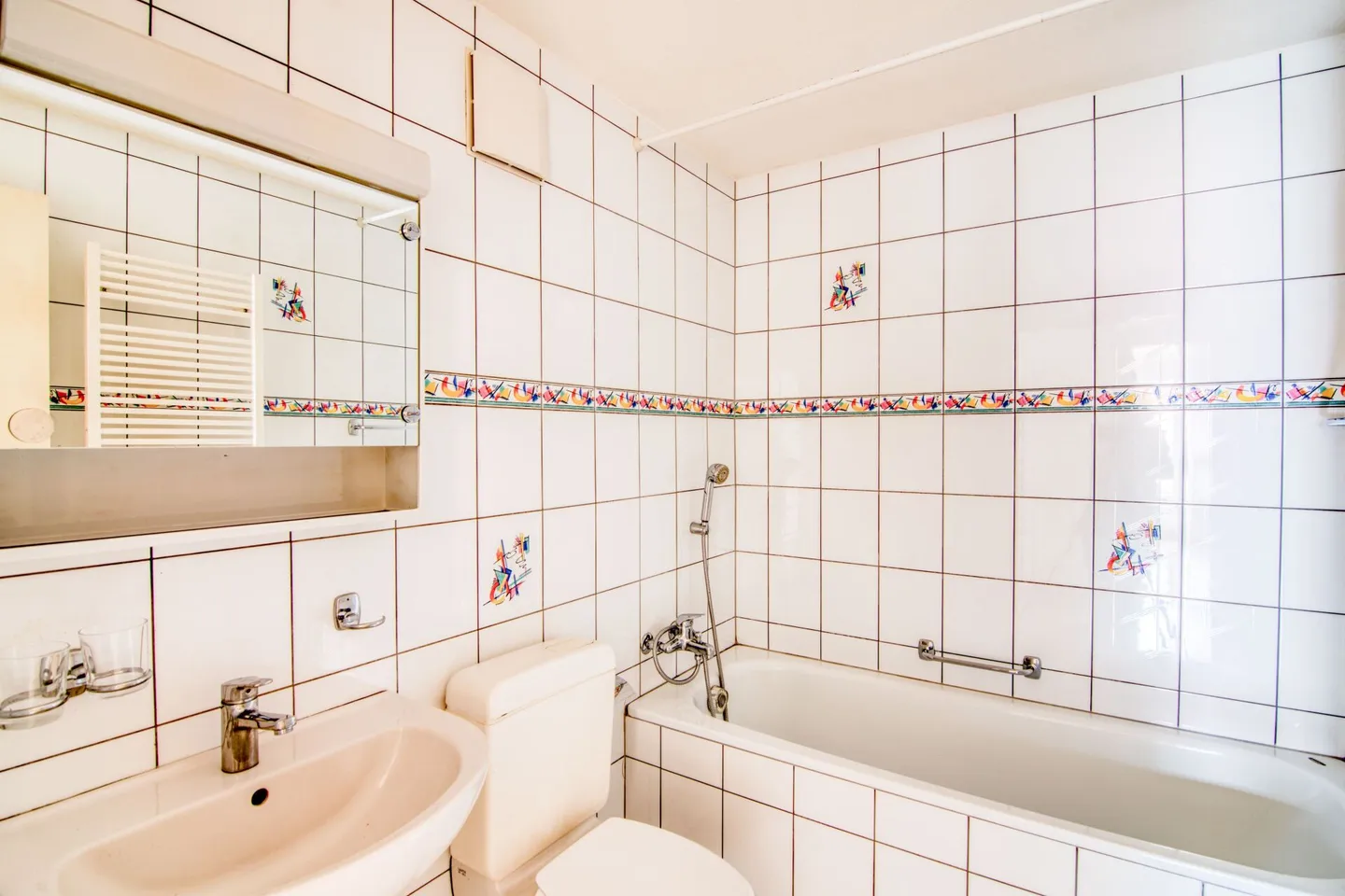 Spacieux appartement de 3.5 pièces dans un emplacement de choix | 94 m² | 2 salles de bain | Balcon | Cave | Place de parking - Photo 9 sur 14
