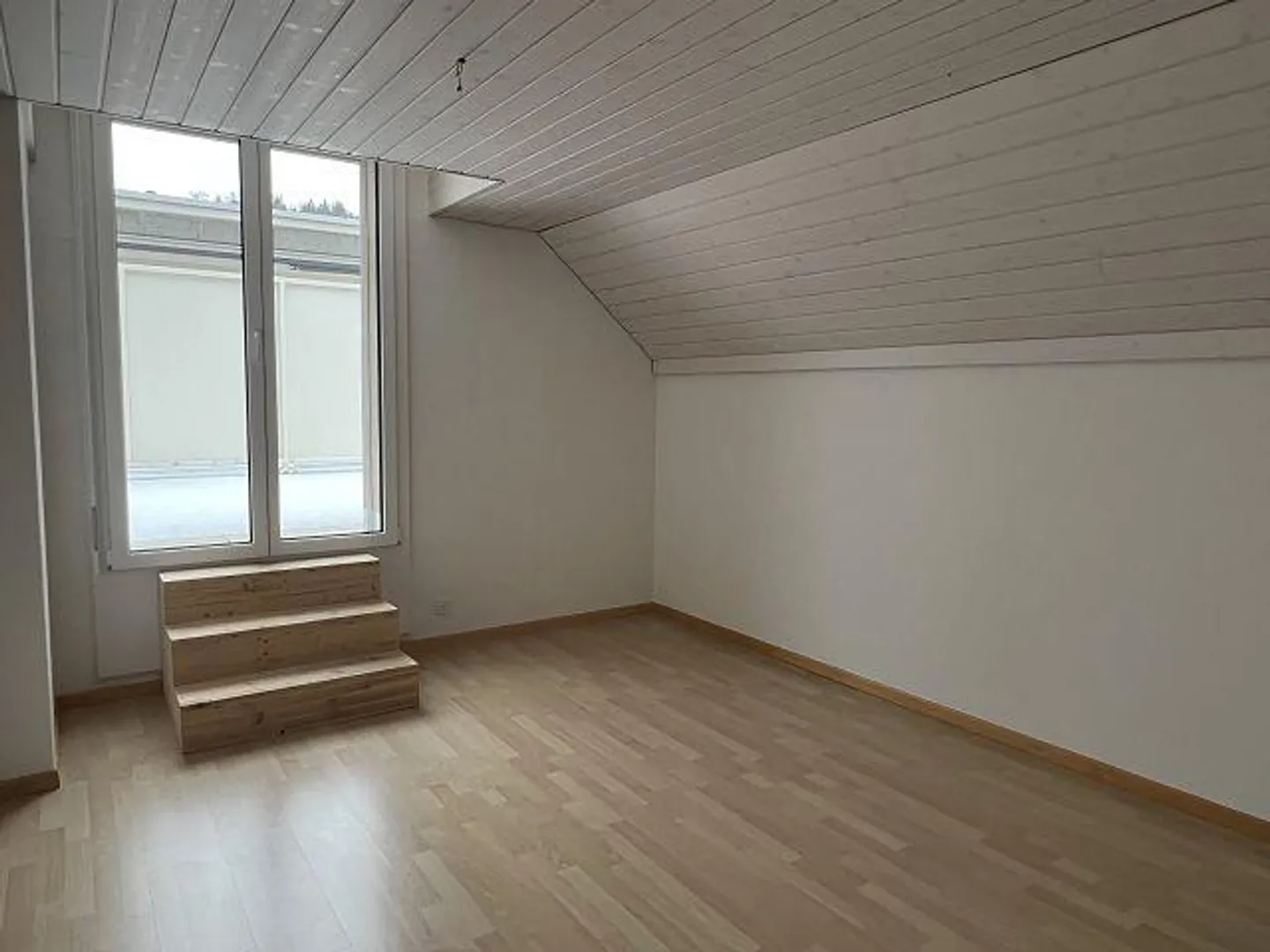 Appartamento attico 4.5 da sogno e luminoso in una posizione tranquilla - Foto 13 di 13