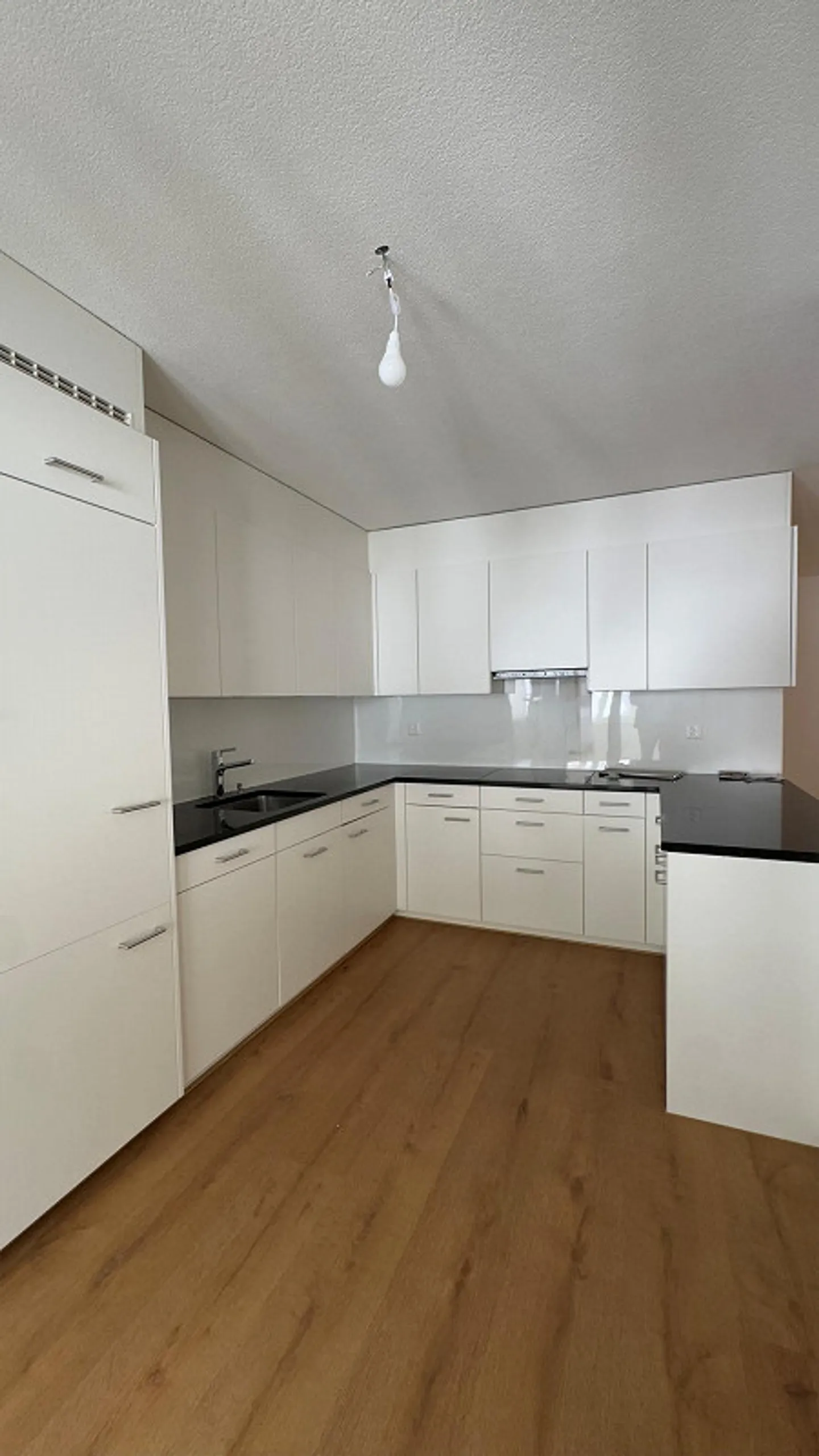 Situé au centre et fraîchement rénové - Photo 2 sur 10