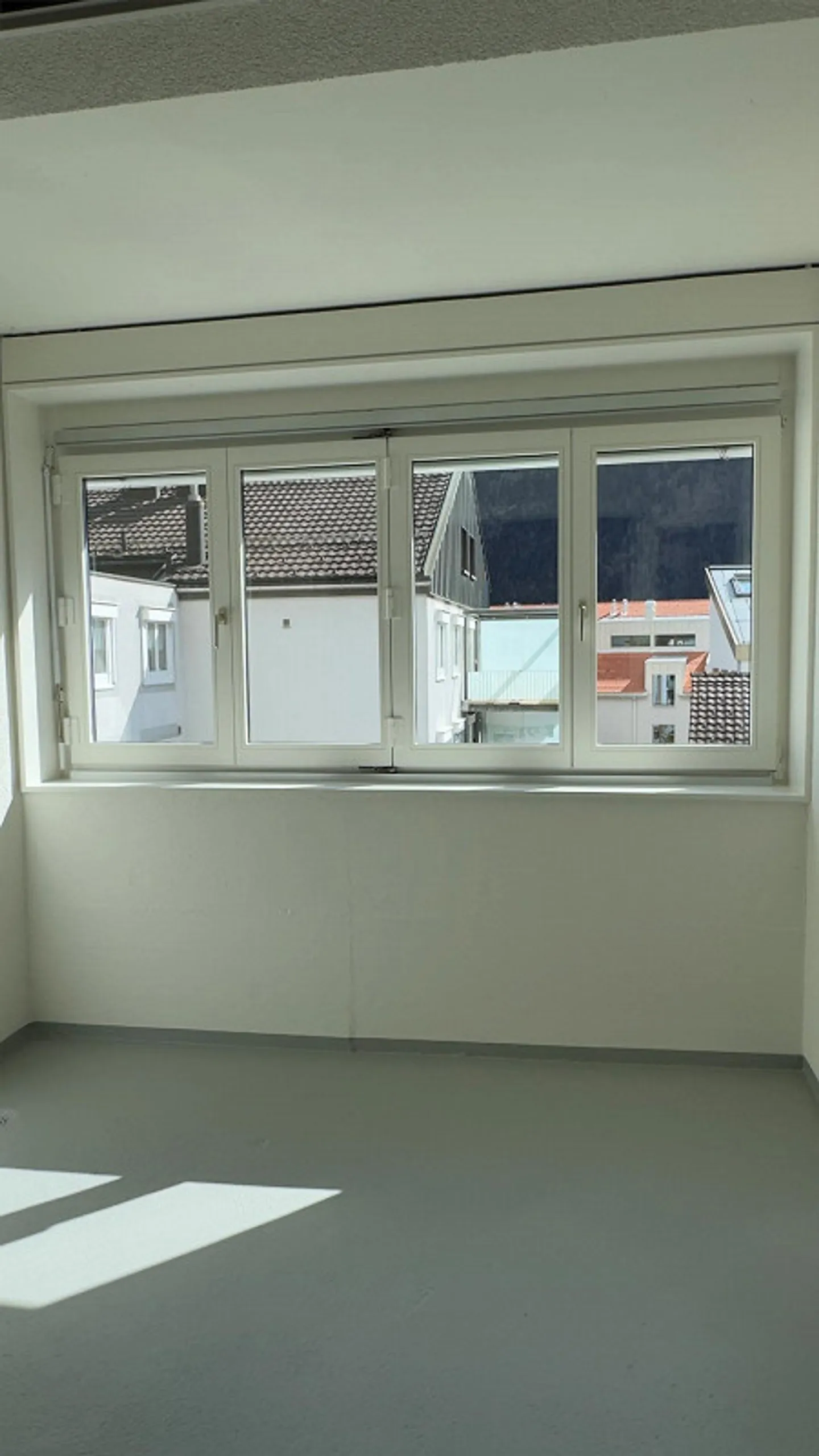 Situé au centre et fraîchement rénové - Photo 3 sur 10