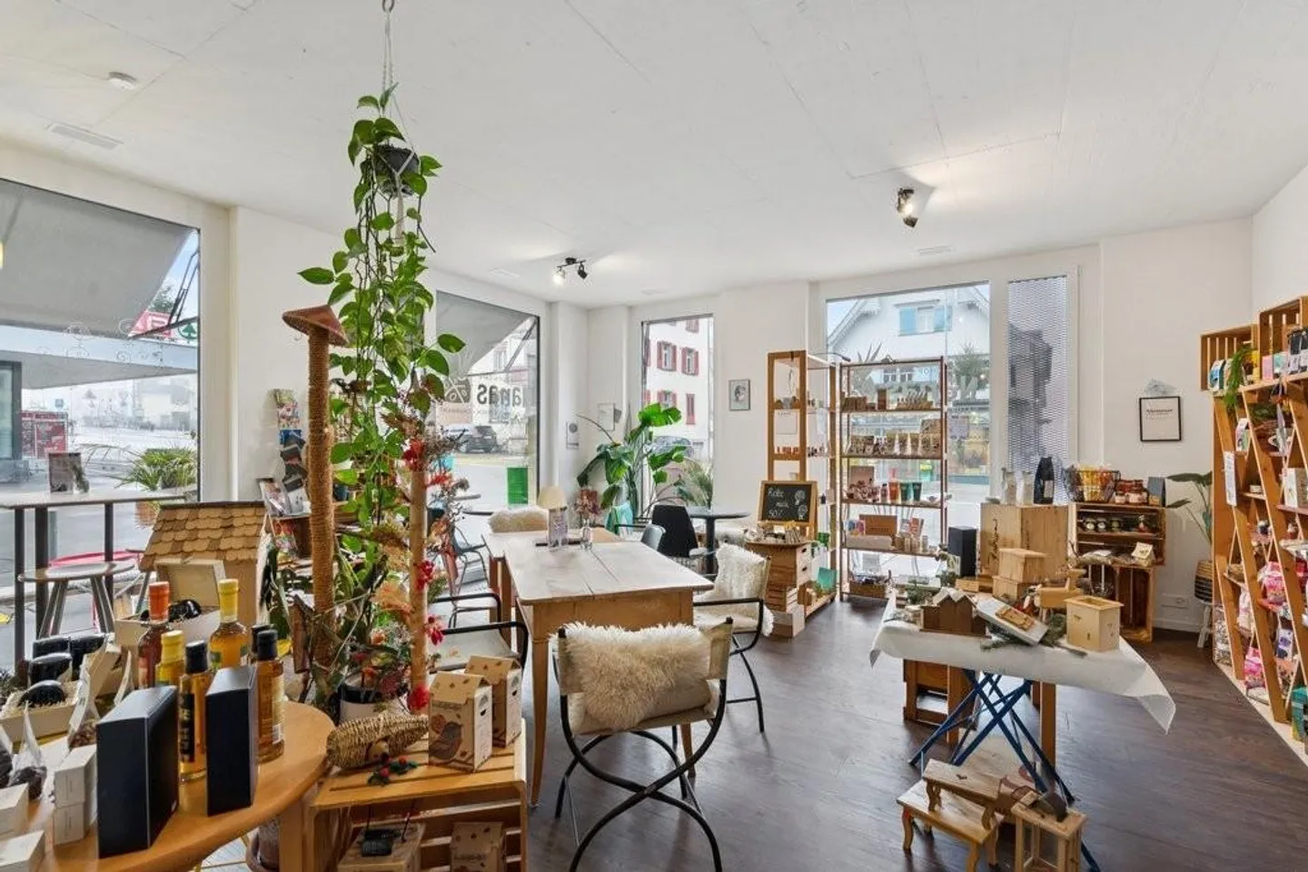 Spazio commerciale affascinante per caffè, bistrò o negozio - Foto 1 di 6