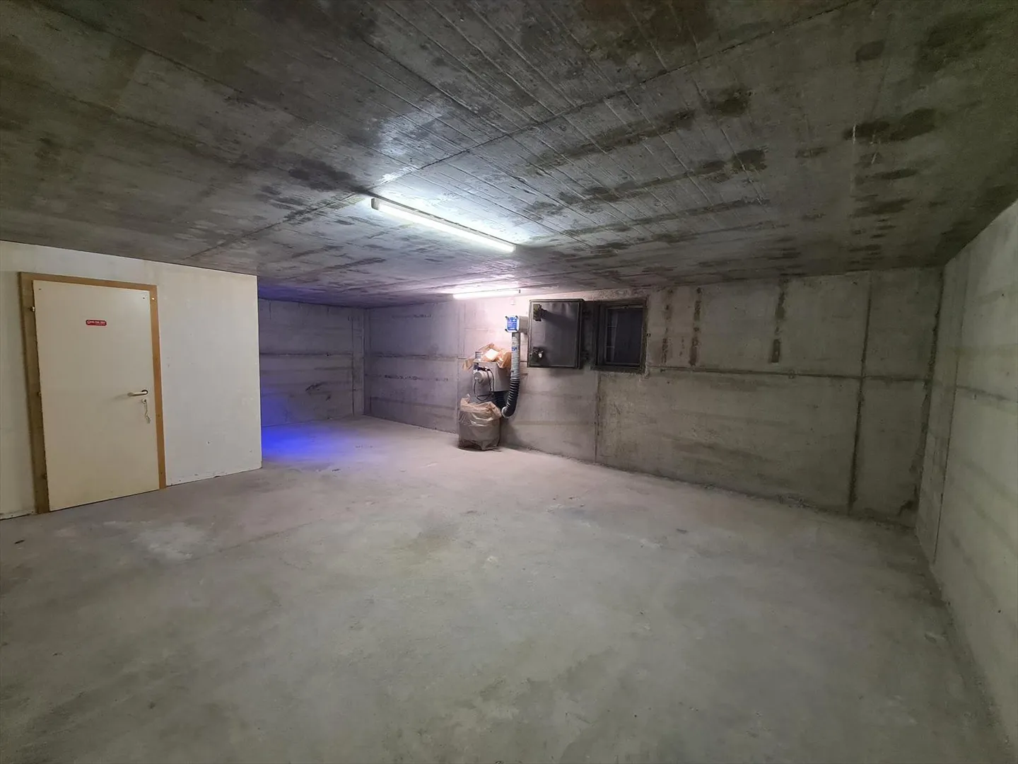 Deposit - Photo 6 of 7