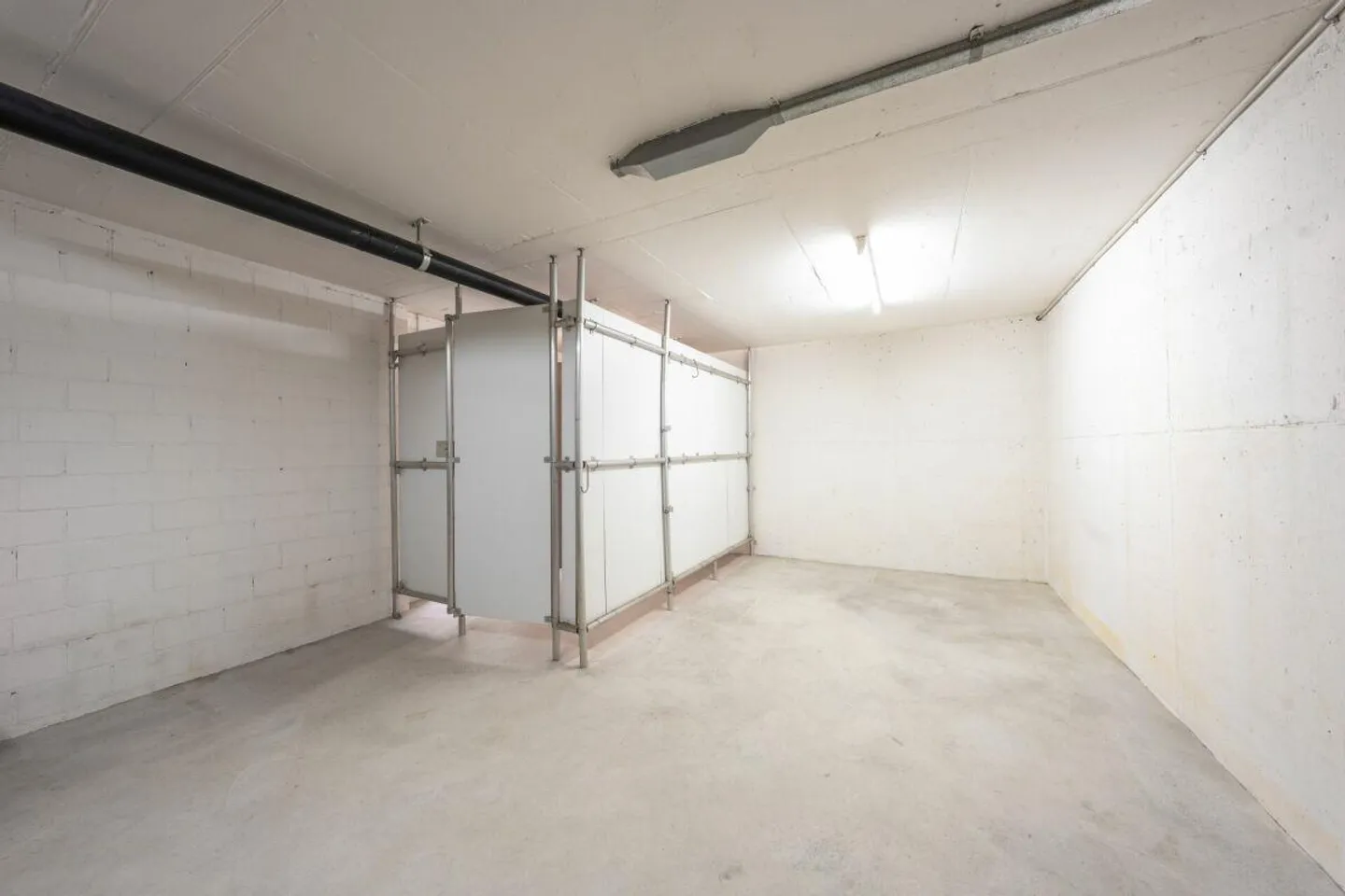 Well-maintained condominium with balcony, cellar, and three garage boxes - Photo 13 of 15