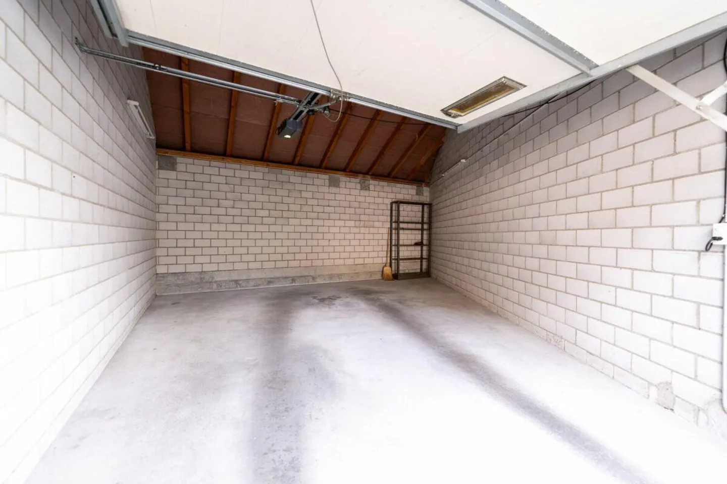 Well-maintained condominium with balcony, cellar, and three garage boxes - Photo 14 of 15