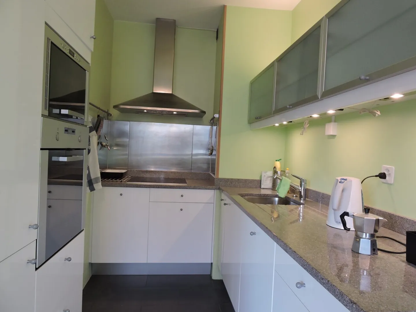 Charming Apartment near UN - Photo 3 of 7